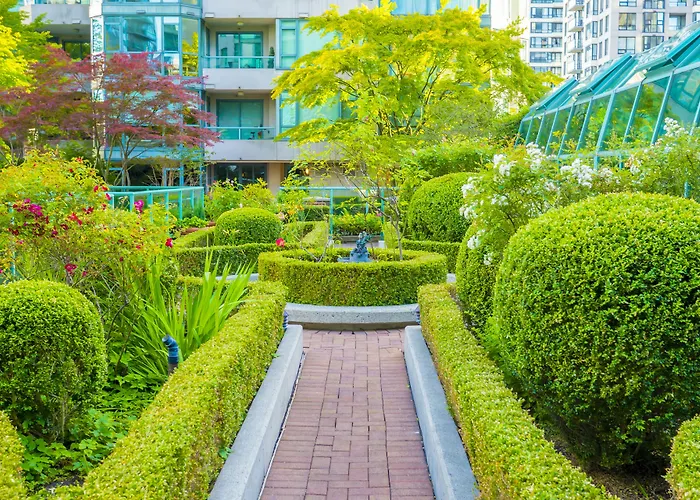 Rosedale On Robson Suite Hotel